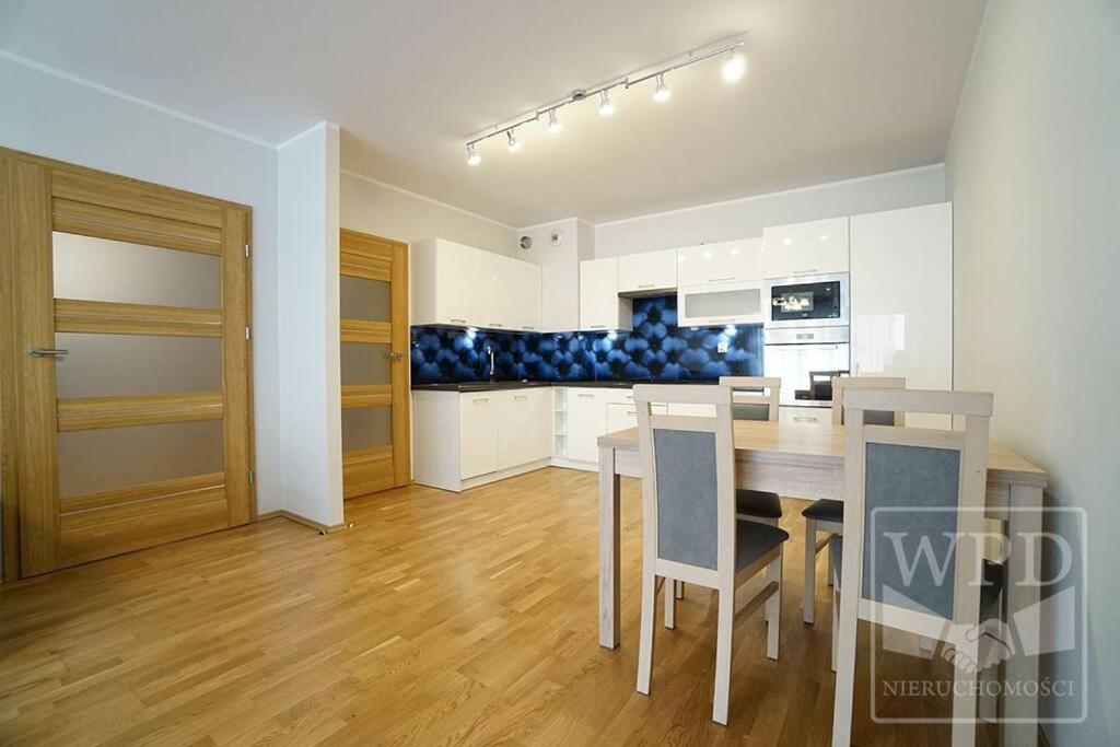 Big Apartment - Old Town - 3 Rooms - Private Parking Breslavia Esterno foto