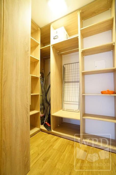 Big Apartment - Old Town - 3 Rooms - Private Parking Breslavia Esterno foto