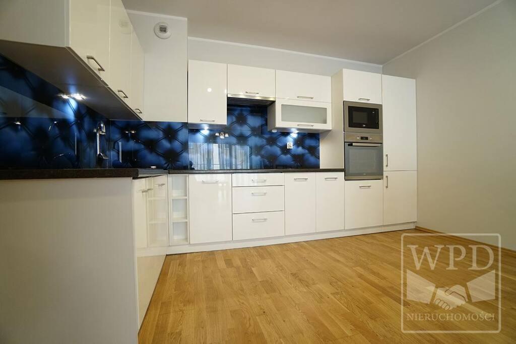 Big Apartment - Old Town - 3 Rooms - Private Parking Breslavia Esterno foto
