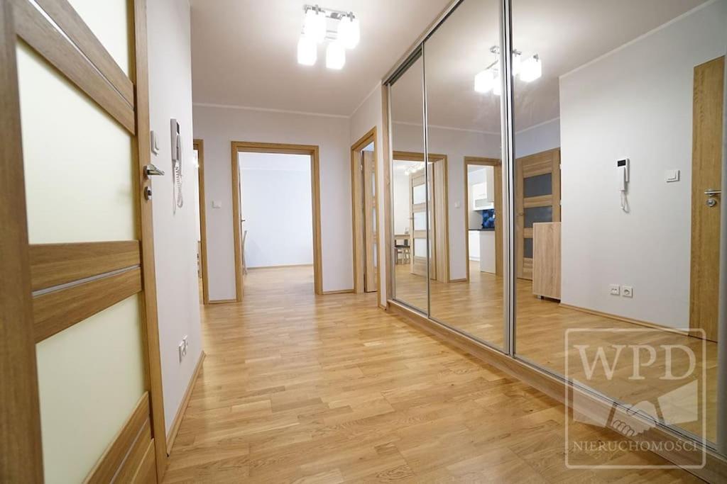 Big Apartment - Old Town - 3 Rooms - Private Parking Breslavia Esterno foto